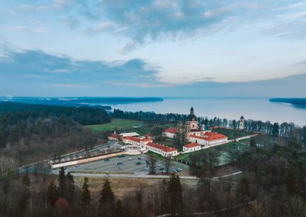 BAROKO PASLAPTYS PAŽAISLIO VIENUOLYNE