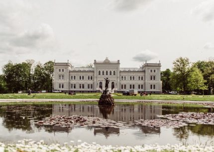 ŽEMAITIJOS VERSALIS IR GAMTINĖ EKSKURSIJA PRIE PLATELIŲ EŽERO